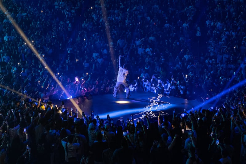 Eladio Carrión en el Coliseo de Puerto Rico.